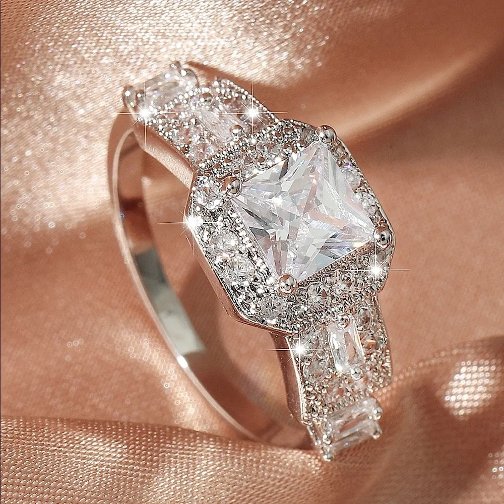 Gorgeous Zircon Geometric Ring - Picture 1 of 3
